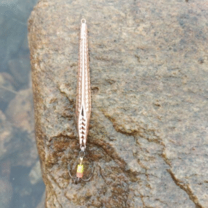 HRT pystypilkki pitkä 7 cm 14 g metallivärit 3-haarakoukku