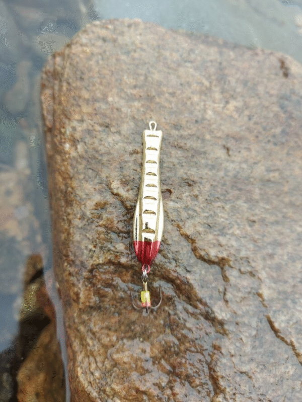 HRT pystypilkki leveä 5 cm 12 g metalliväri 3-haarakoukku