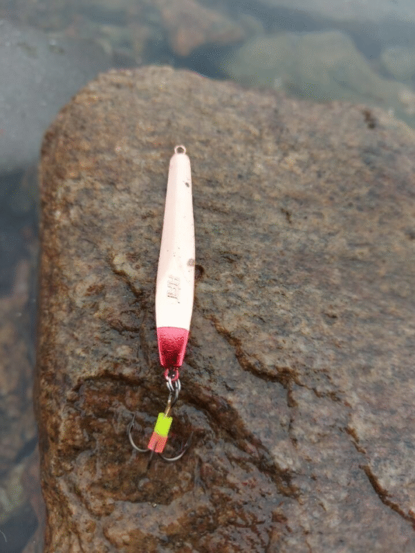 HRT pystypilkki sileä pinta 5.5 cm 11 g 3-haarakoukku - Image 2